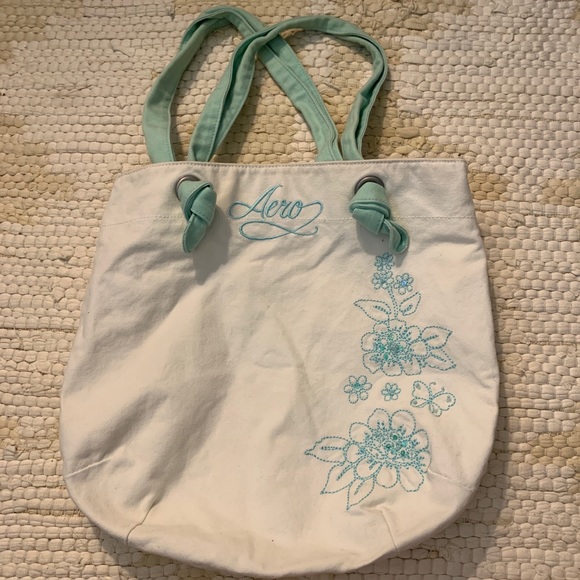Aero Beachy Canvas Tote - Picture 1 of 3